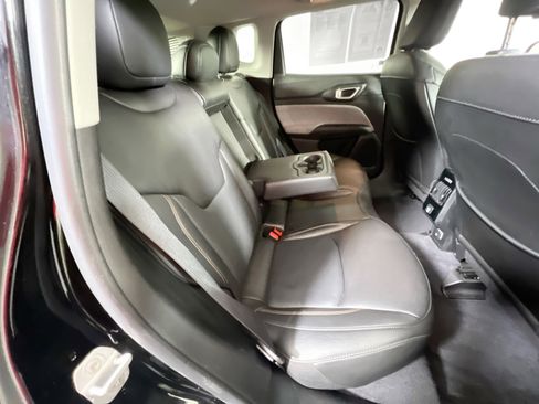 Used 2022 Jeep Compass Latitude image 25