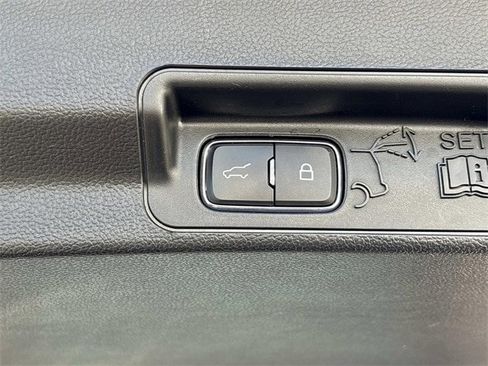 Certified 2024 Ford Explorer Limited image 13