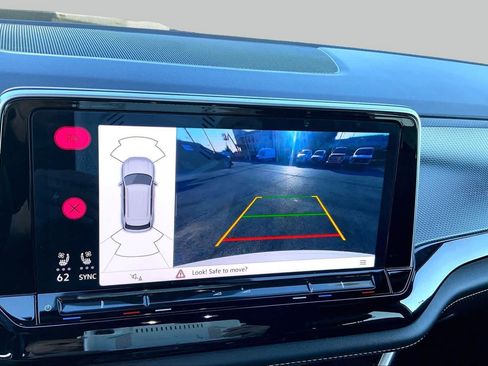 Used 2024 Volkswagen Atlas Cross Sport SEL R-Line AWD/4WD image 24