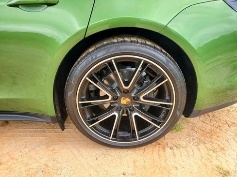 Used 2018 Porsche Panamera 4 AWD/4WD image 4
