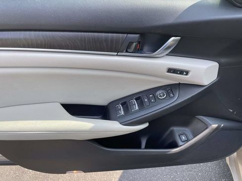 Used 2018 Honda Accord Touring image 21