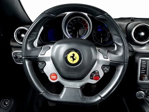 Used 2017 Ferrari California T image 6