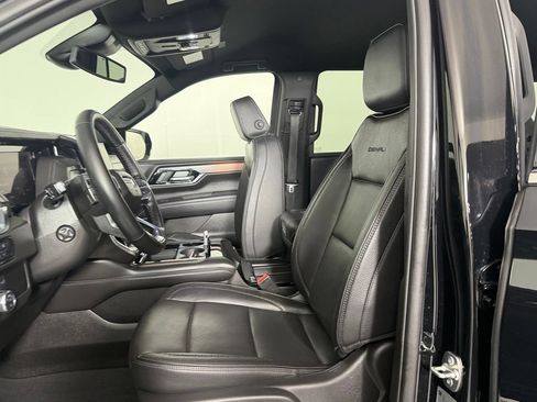 Used 2025 GMC Yukon Denali AWD/4WD image 19