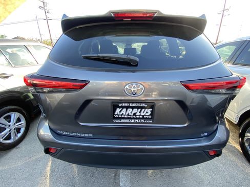 Used 2020 Toyota Highlander LE FWD image 11