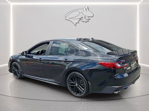 Used 2025 Toyota Camry SE FWD image 3