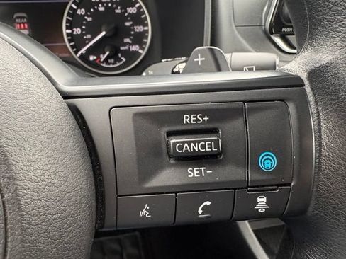 Used 2024 Nissan Rogue SV AWD/4WD image 23