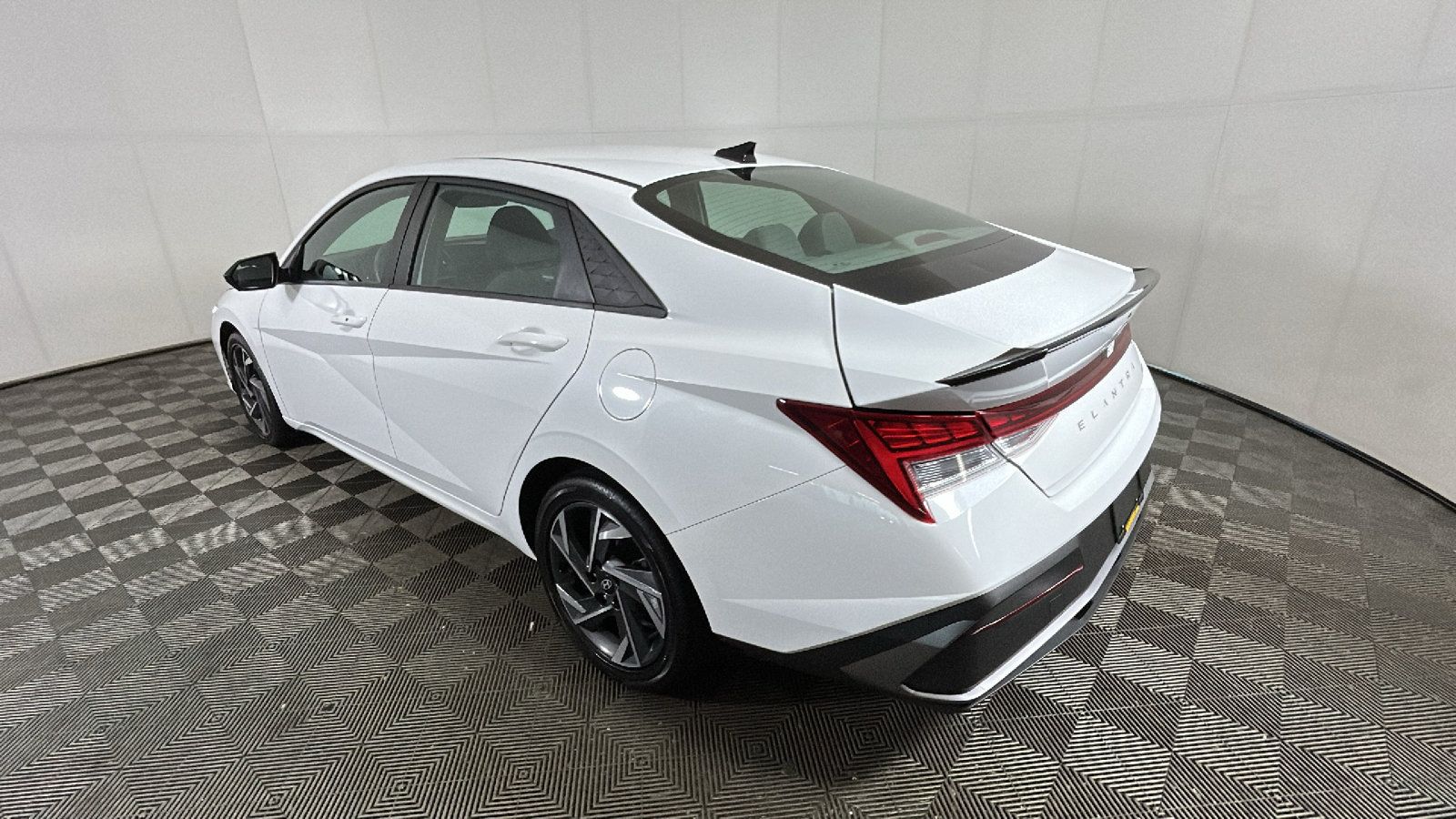 Used 2025 Hyundai Elantra SEL FWD image 5
