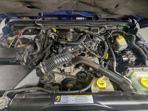 Used 2010 Jeep Wrangler Sahara w/ Dual Top Group AWD/4WD image 26