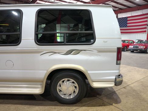 Used 2002 Ford E-150 and Econoline 150 RWD image 5
