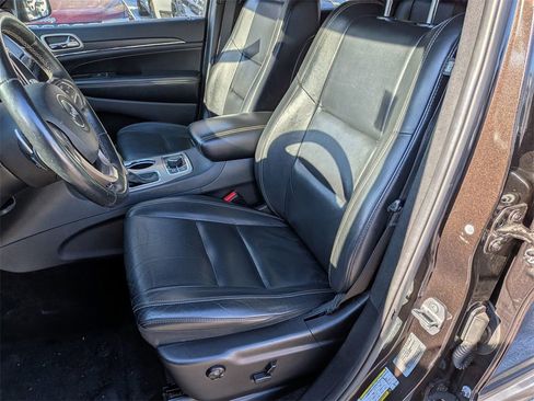 Used 2017 Jeep Grand Cherokee Limited image 24