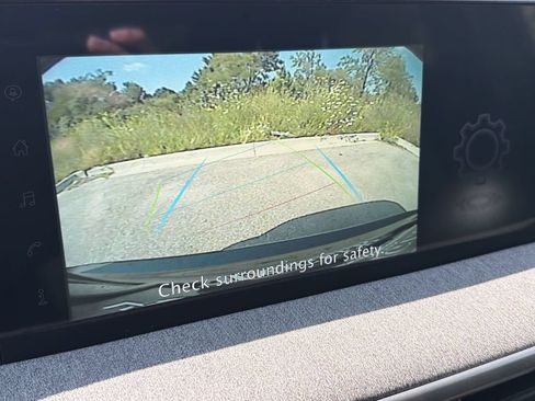 Certified 2025 Nissan Kicks SV AWD/4WD image 24