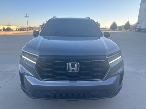 Used 2025 Honda Pilot Black Edition image 2