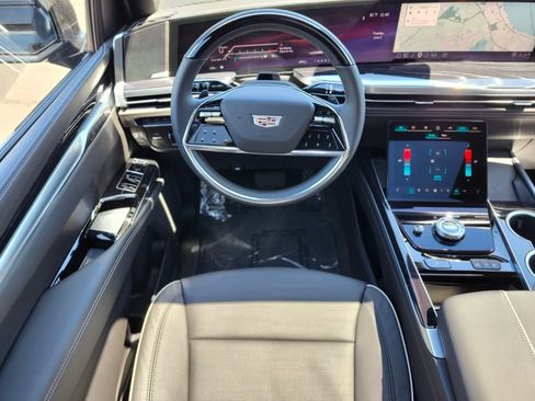 Used 2026 Cadillac Escalade ESV Sport AWD/4WD image 11