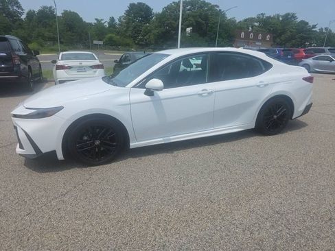 Used 2025 Toyota Camry SE w/ Convenience Package FWD image 6