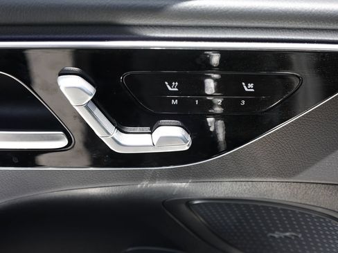 Used 2025 Mercedes-Benz C 300 Sedan image 13