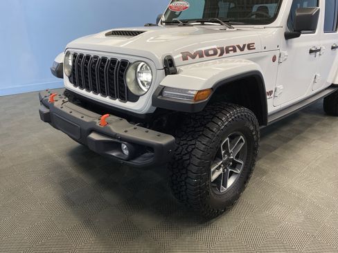 Certified 2025 Jeep Gladiator Mojave image 50