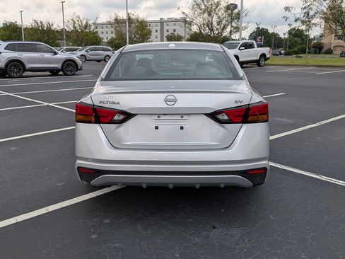 Used 2024 Nissan Altima 2.5 SV FWD image 4