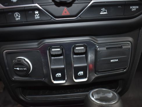 Used 2023 Jeep Wrangler Sport S image 13