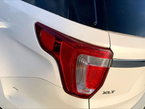 Used 2017 Ford Explorer XLT w/ Equipment Group 202A FWD image 28