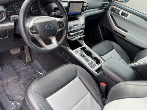 Used 2024 Ford Explorer XLT w/ Equipment Group 202A image 18