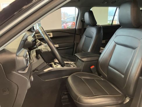 Used 2023 Ford Explorer XLT w/ Equipment Group 202A image 11