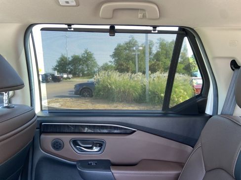 Used 2025 Honda Pilot Elite image 54