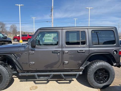 Used 2024 Jeep Wrangler Unlimited Sport AWD/4WD image 8