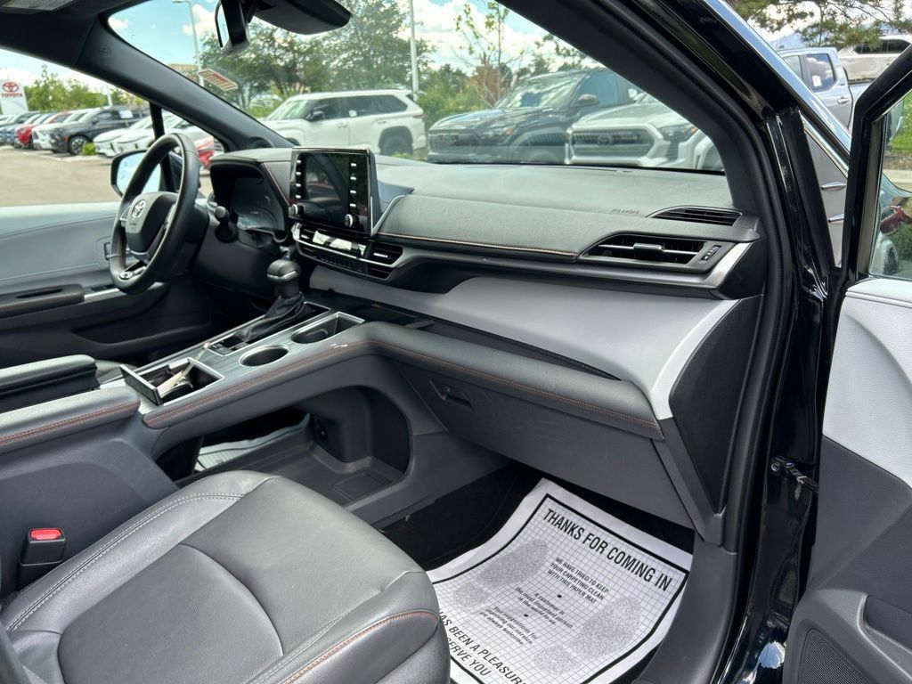 Used 2023 Toyota Sienna XSE w/ XSE Plus Package AWD/4WD image 11