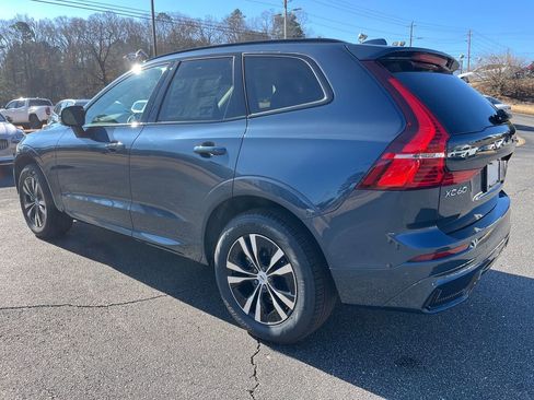 Used 2025 Volvo XC60 B5 Core image 3