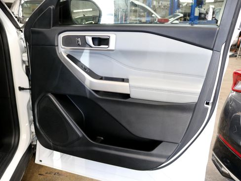 Used 2022 Ford Explorer XLT w/ Equipment Group 202A image 50