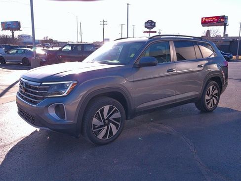 Used 2025 Volkswagen Atlas SE image 12