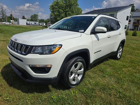 Used 2018 Jeep Compass Latitude w/ Cold Weather Group AWD/4WD image 3