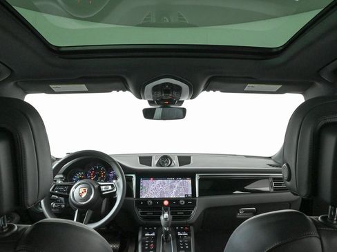 Certified 2025 Porsche Macan AWD image 18