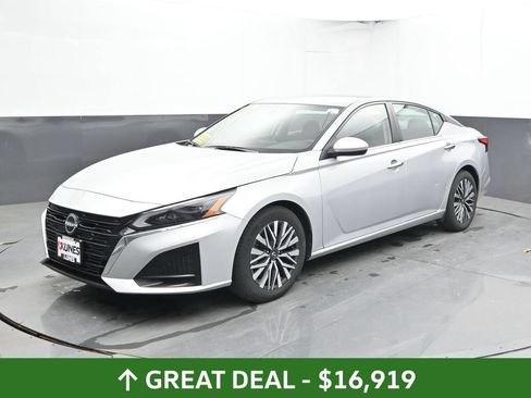 Used 2023 Nissan Altima 2.5 SV FWD image 9