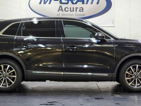 Used 2022 Lincoln Nautilus Standard image 3