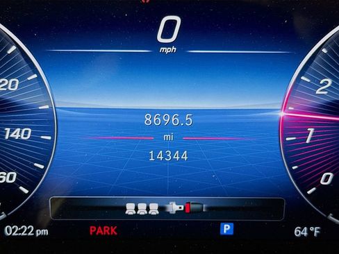 Used 2023 Mercedes-Benz GLC 300 4MATIC image 12