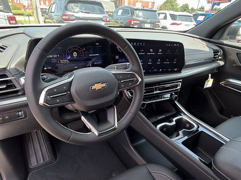 New 2026 Chevrolet Traverse LT w/ Driver Confidence Package FWD image 3