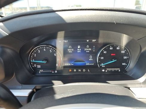 Used 2022 Ford Explorer XLT AWD/4WD image 25