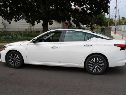 Used 2025 Nissan Altima 2.5 SV FWD image 8