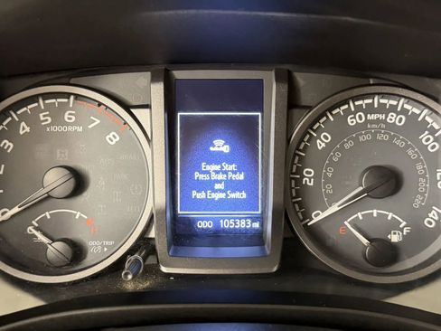 Used 2017 Toyota Tacoma TRD Sport w/ Tow Package (A/T) AWD/4WD image 18
