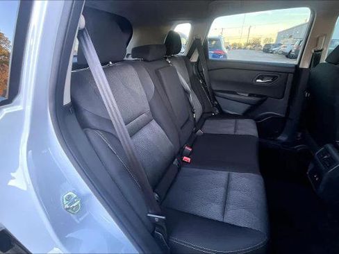 Certified 2025 Nissan Rogue SV image 19
