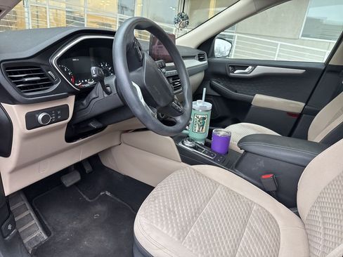 Used 2020 Ford Escape SE image 18