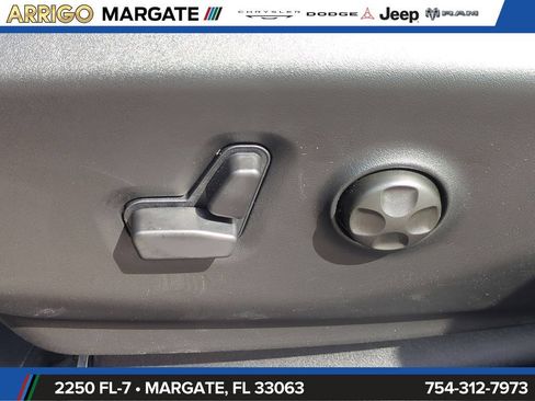 New 2026 Chrysler Pacifica Select FWD image 21