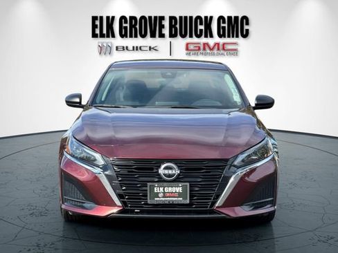 Used 2025 Nissan Altima 2.5 SV FWD image 9