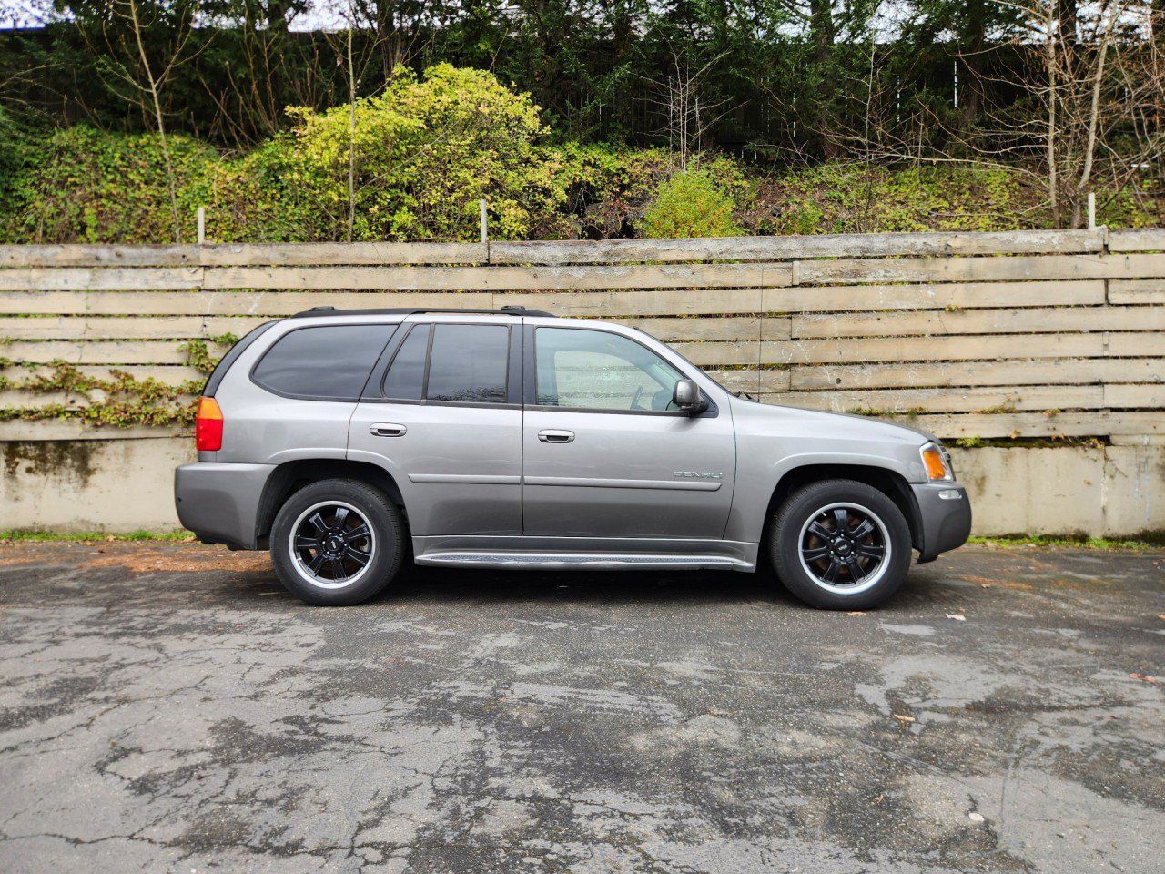 Used 2009 GMC Envoy Denali w/ Sun And 6-Disc Cd Package AWD/4WD image 7