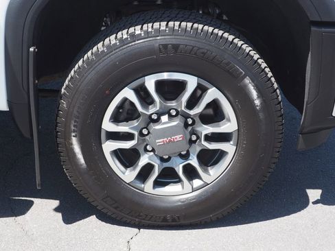 Used 2024 GMC Sierra 3500 SLT w/ SLT Convenience Package AWD/4WD image 10
