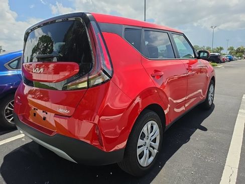 Used 2025 Kia Soul LX FWD image 14