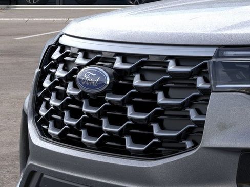 New 2026 Ford Explorer Platinum w/ LUX Leather Package AWD/4WD image 17