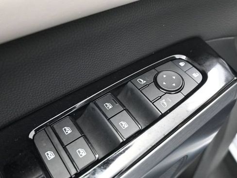 Used 2025 Nissan Pathfinder SL FWD image 35