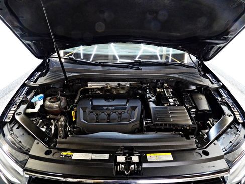 Used 2022 Volkswagen Tiguan SE R-Line image 4
